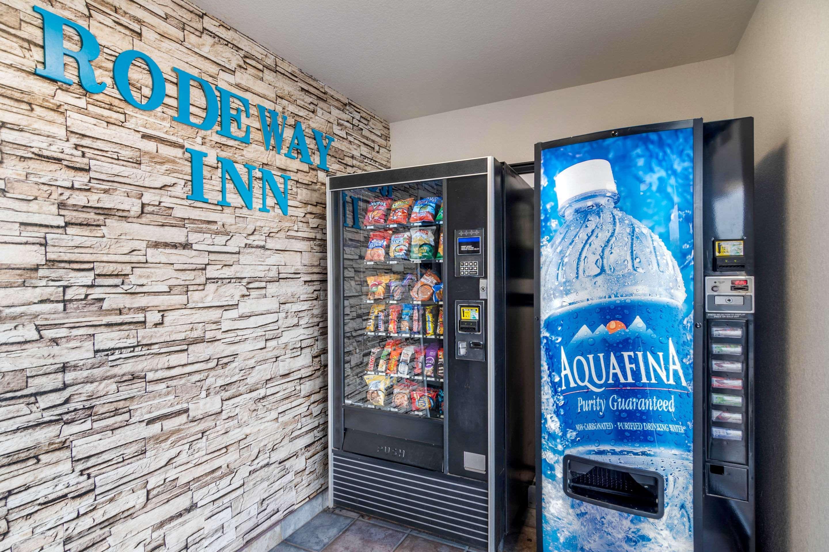 Rodeway Inn Hays Eksteriør bilde